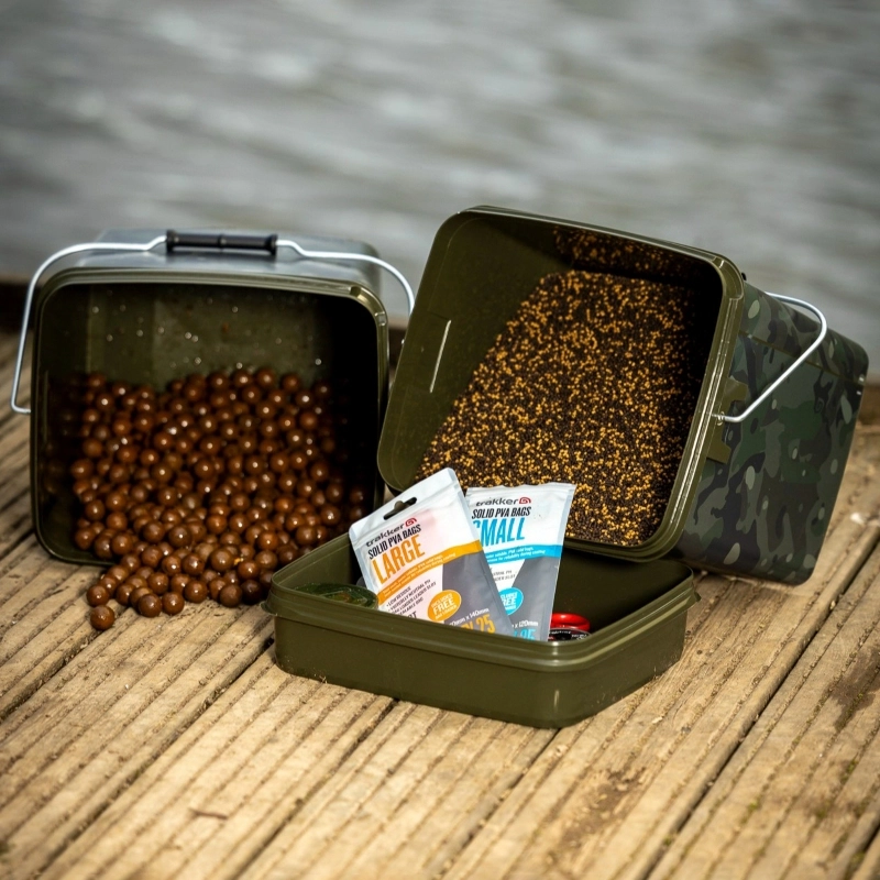 Trakker 13 Ltr Camo Square Container Inc Tray